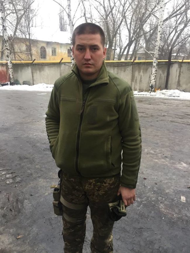 Замкомбата 3-го батальона 25-й бригады Народный герой Эмиль Ишкулов: Промывка мозгов в плену шла жесткая. Пытался спорить, но в ответ меня только били 01