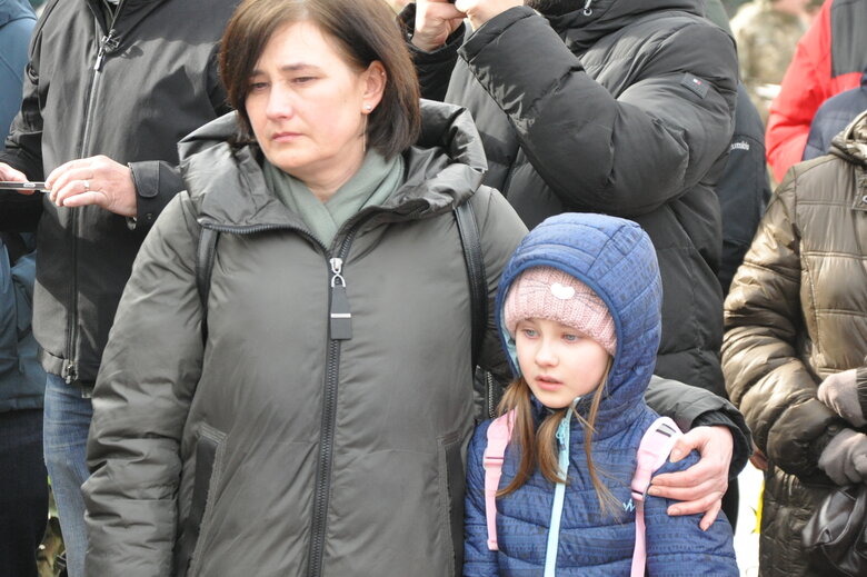 Із воїнами Олегом та Микитою Хомюками попрощалися у Києві: Батько та син загинули в бою проти окупантів під Бахмутом 19