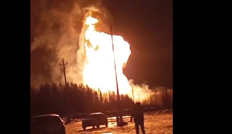 У російській Свердловській області масштабна пожежа на газогоні. ВIДЕО