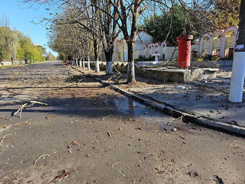 Russians attack Kherson, explosions heard in Dnipro district 01