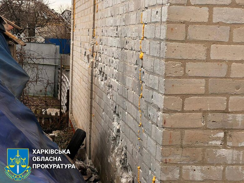 Наслідки обстрілу Харківщини: пошкоджено будівлі, поранено жінку 06