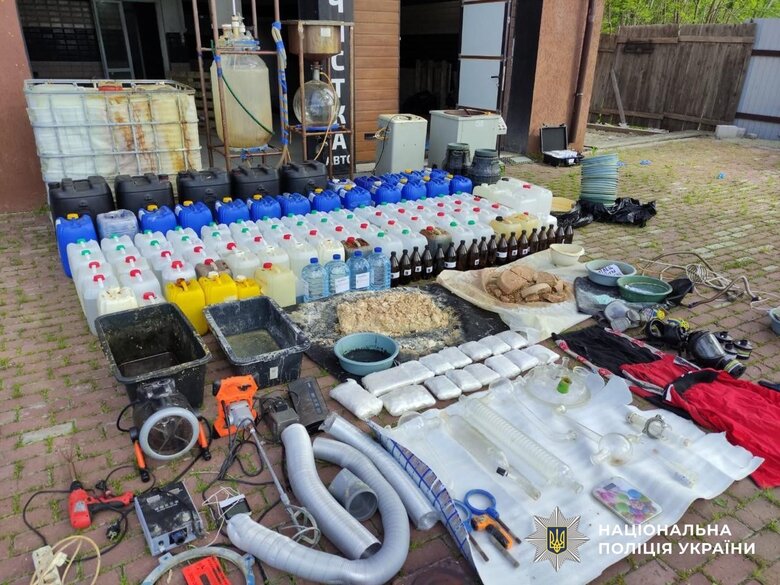 Нацполиция обезвредила крупнейшее наркогруппировку в Украине