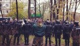 В Киеве под окружкомом "свободовцы" поют гимн. "Братки" Пилипишина готовятся к штурму ? ФОТОрепортаж
