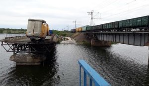 На месте обрушившегося автомобильного моста в Днепропетровской области начнут устанавливать понтонный уже 25 мая, - ОГА
