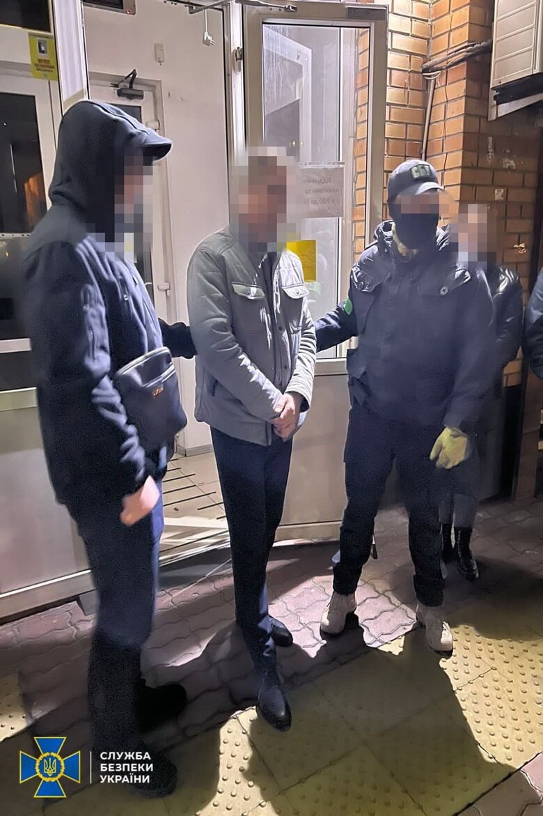 Депутат ОПЗЖ та керівник філії столичного банку організували канали нелегального виїзду за кордон, - СБУ 03