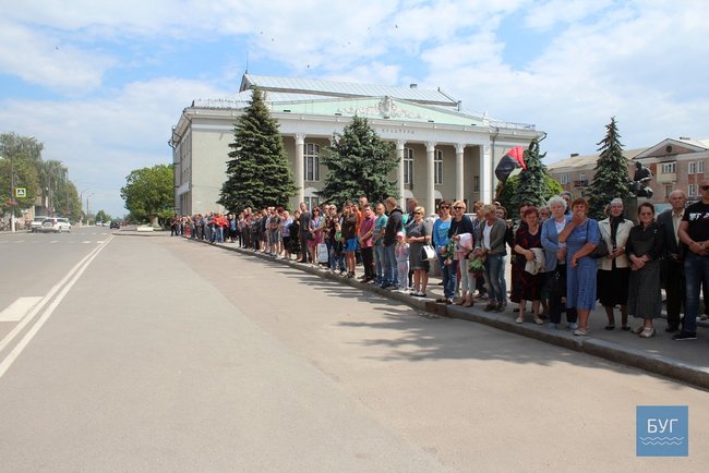 С бойцом 14-й ОМБр Олегом Пушкаруком, погибшим 9 мая на Луганщине, простились на Волыни 16