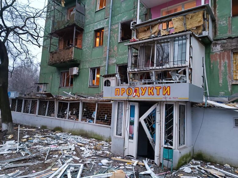 Внаслідок обстрілу Запоріжжя пошкоджено будинок, в області ударили по ангару, де зберігалась продукція, - ОП 03