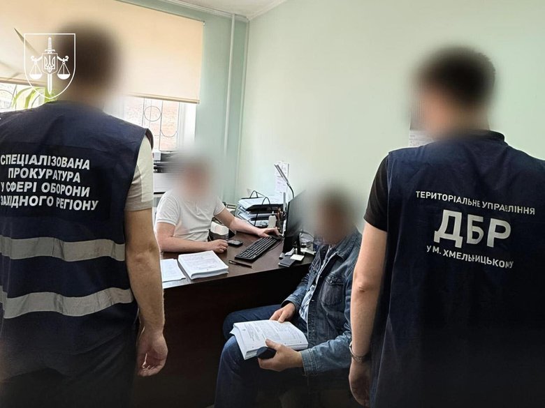 Справу щодо злочинної організації у військовій частині на Хмельниччині скерували до суду