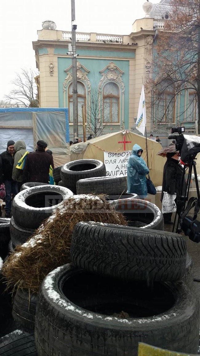 Several political forces launch rallies outside Rada 10