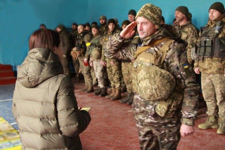 Піхотинців, які обороняють Бахмут, відзначили нагородами 02