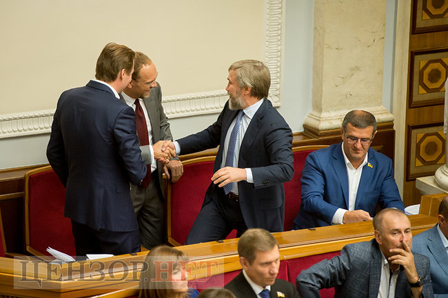 Геращенко і Разумков вивчають Регламент, посилання Герусу від Семенченка і Корявченков, що перевіряє, чому не голосують колеги, - робочий день у Раді 10 вересня 02