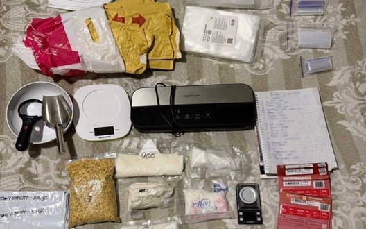Розсилав поштою психотропи, заховані в іграшках: у Києві зат