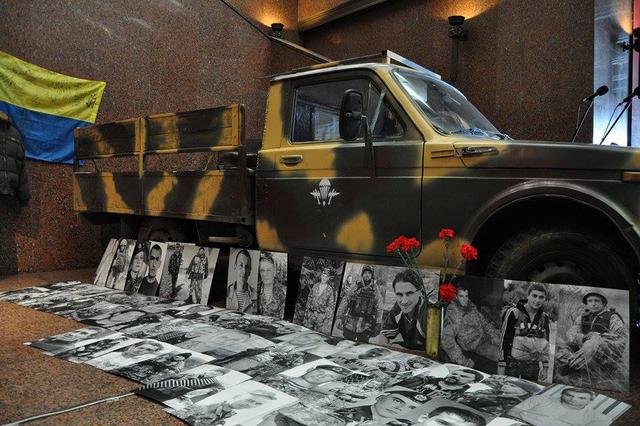 Виставка "Український Схід", присвячена АТО, відкрилася в Нацмузеї історії України у Другій світовій війні 38 Виставка "Український Схід", присвячена АТО, відкрилася в Нацмузеї історії України у Другій світовій війні 38