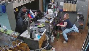 П’яний "Z-патріот" побив двох росіянок, бо думав, що вони говорять українською. ВIДЕО