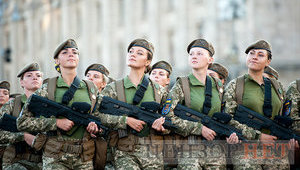 Порошенко підписав Закон про рівні права жінок і чоловіків в армії