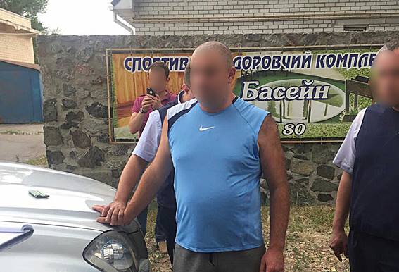 Справа про кришування чиновниками незаконного вилову риби на Полтавщині: фігурант розслідування намагався дати майору поліції 50 тисяч гривень хабара 02
