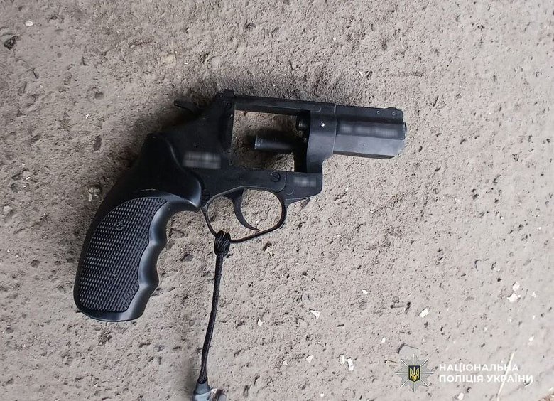 Чоловік стріляв в одній з багатоповерхівок Львова: що відомо?