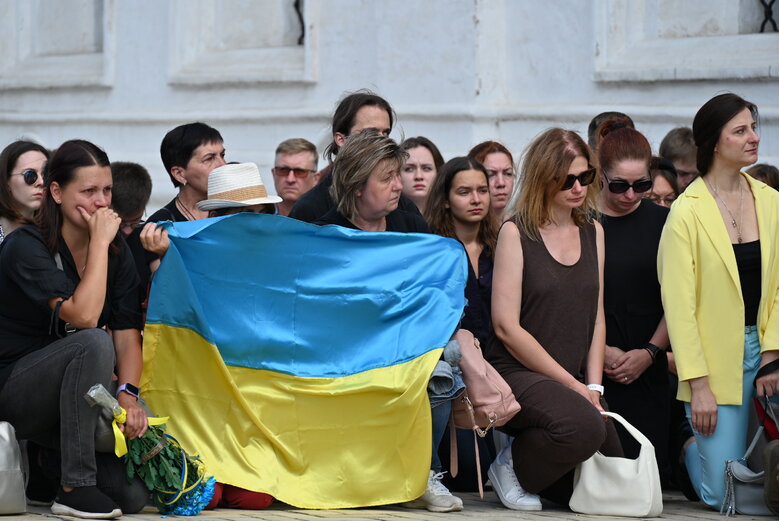 Зі скрипалем та воїном Давидом Якушиним, який загинув у бою з окупантами, попрощалися в Києві 11