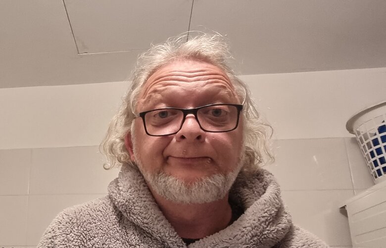 Автор Масяни Олег Куваев: Мульт о Мариубурге? Нужно было взять происходящее в Мариуполе и перенести это на мой родной Петербург. Дать людям почувствовать: это ваши дети сидят в метро, ваши родственники гибнут, ваши дома взрываются! 03