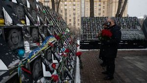 Порошенко почтил память Героев Небесной Сотни: К власти пришел Антимайдан, но мы способны защитить движение в ЕС и НАТО. ФОТО
