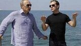 Медведев покатал Путина на гольф-мобиле и поиграл с ним в бадминтон. ФОТОрепортаж.