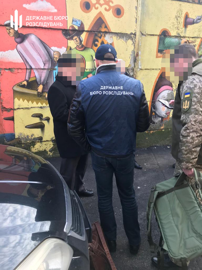 Взятка в $5 тыс. за присвоение недвижимости: ГБР задержало чиновника Госкосмоса 01
