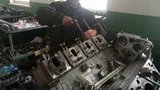 "Ремонт двигуна на заводі коштує від 100 тисяч гривень, у нас – в рази менше". Як у київській військовій частині лагодять мотори для бронетехніки та чому досвідчені фахівці працюють за 3600 гривень на місяць