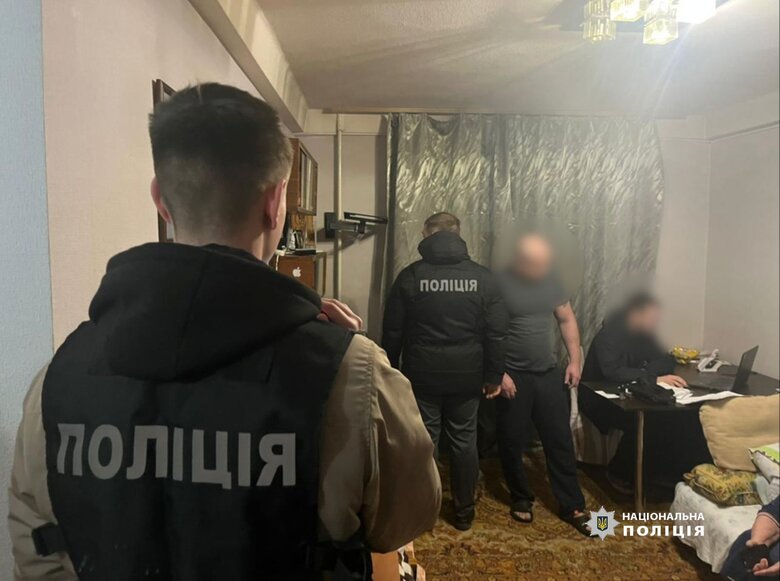 посадовці допомагали ухилянтам виїхати за кордон