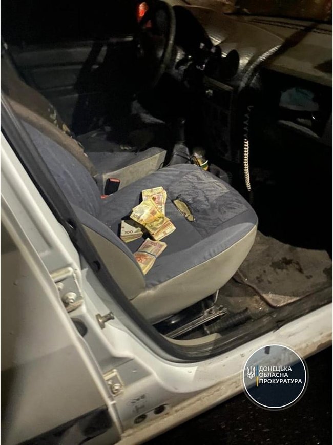 В Мариуполе трое сотрудников полиции попались на взятке 56 тыс. грн, - прокуратура 01