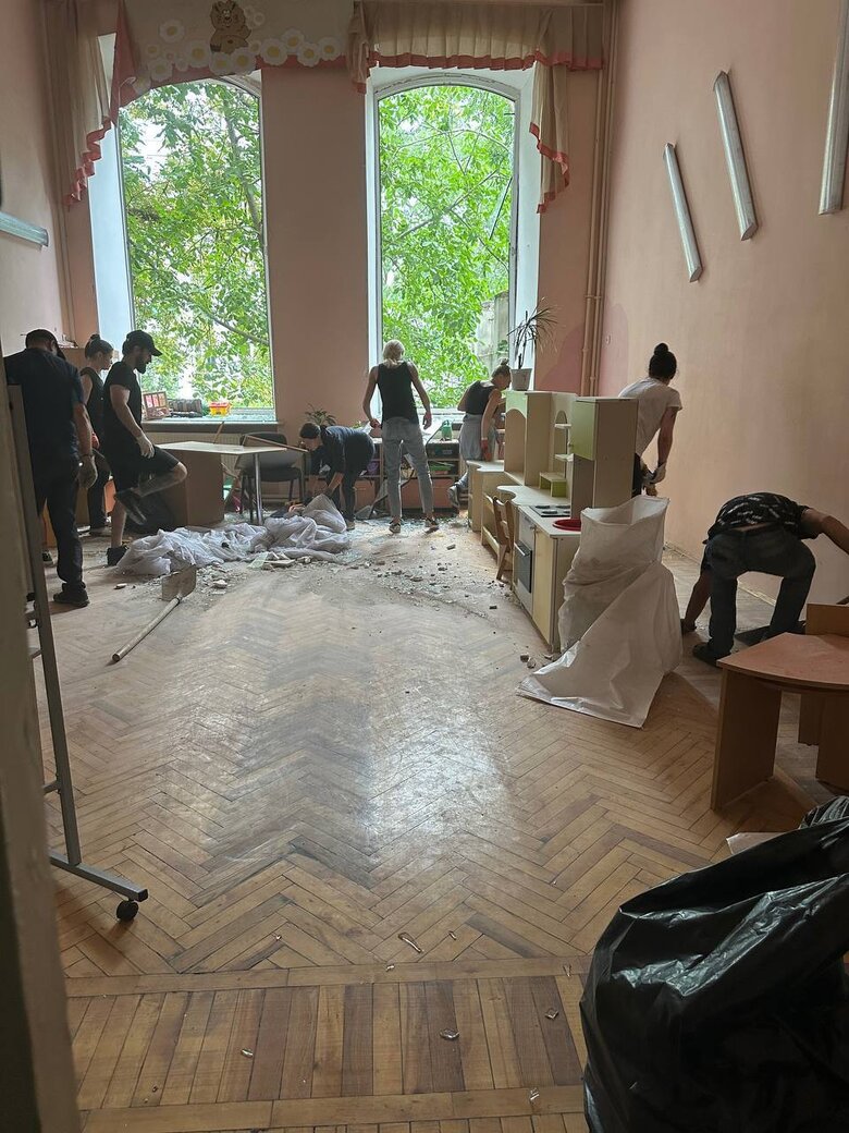 Понад 40 будівель понівечено внаслідок обстрілу Одеси 08