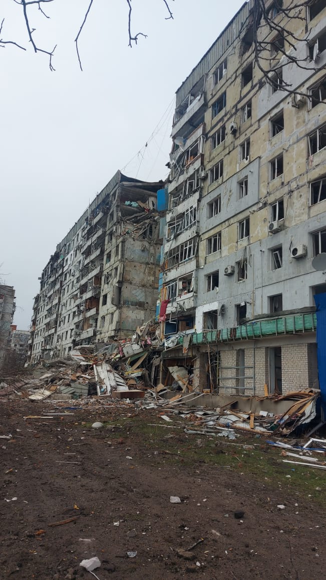 Occupants carried out six air strikes on Orikhiv, destroying entire entranceway in high-rise building 01