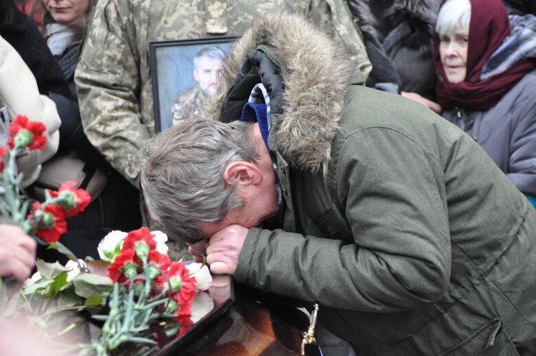 Із українським захисником та одним із розробників гри S.T.A.L.K.E.R Володимиром Єжовим, який загинув у боях під Бахмутом, попрощалися в Києві 21