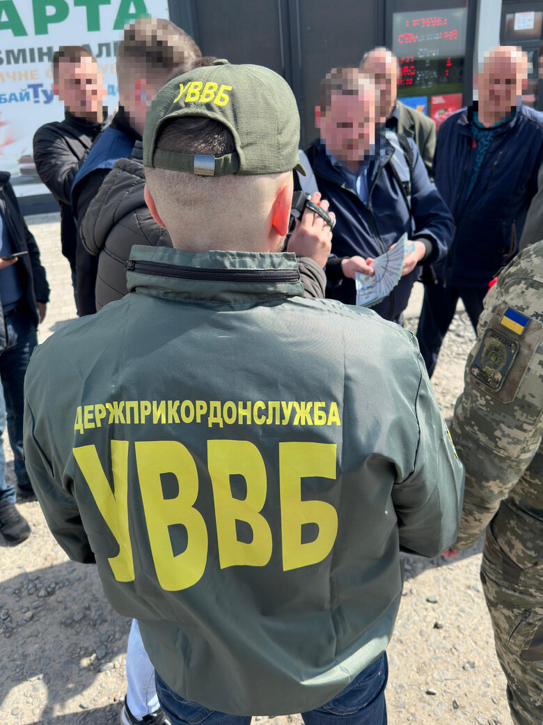 Затримано чоловіка, який намагався підкупити прикордонника на Львівщині