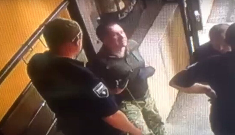 Посадовець Генштабу вистрілив у бік дітей в спальному районі Києва: Резніков доручив розпочати службове розслідування 01