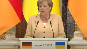 Росія є учасником конфлікту на Донбасі, - Меркель