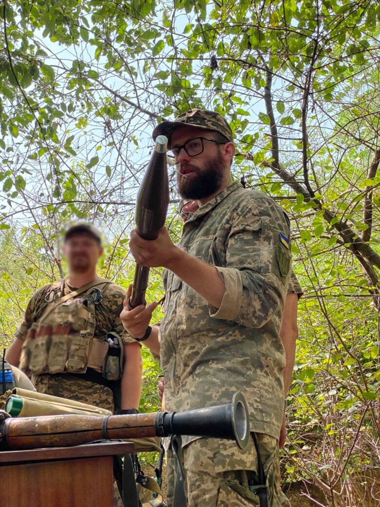 Гранатометник Ігор Семак: путін своїм росіянам тепер доводить, що це насправді не якась спецоперація, це – або ми, або вони. Або путін, або Україна 01