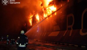 Через російський удар по Одещині пошкоджене цивільне судно в порту Чорноморськ, - Зеленський. ВІДЕО+ФОТОрепортаж