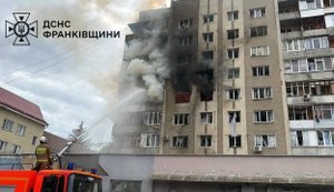 Атака на Івано-Франківськ: дев’ятеро поранених, пошкоджено житловий будинок. ВІДЕО+ФОТОрепортаж