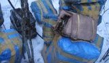 Прикордонники на Сумщині виявили в лісі 200 кг контрабандної червоної ікри. ФОТОрепортаж