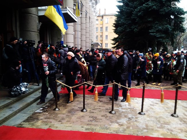 С погибшим в перестрелке полицейским Сергеем Пригариным простились в Одессе 02