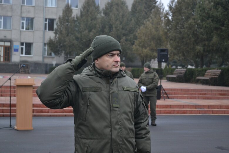 Командир штурмової бригади Нацгвардії Червона Калина Олександр Охріменко: Ніхто нікого не відправляє на фронт відразу. До підготовки залучаються найкращі інструктори з вогневої і тактичної підготовки 04