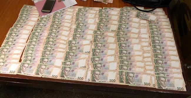 Чиновника ДФС затримали на Сумщині під час одержання 90 тис. грн хабара, - прокуратура 02