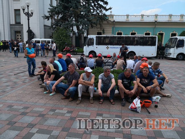 Потасовка у Рады: могло быть и хуже 19