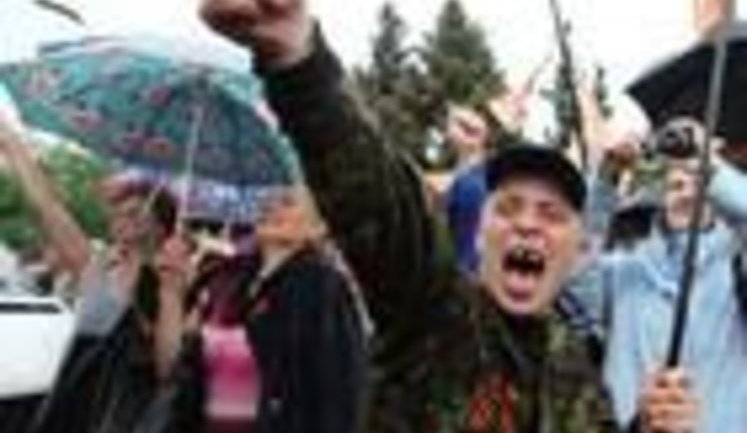 Россияне, у меня к вам чувство гадливости. Вы позволяете кормить себя дерьмом