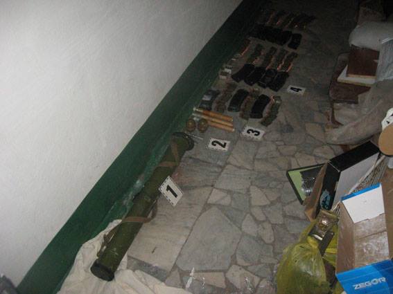 Житель Бахмута зберігав у квартирі протитанковий гранатомет і боєприпаси, - Нацполіція 04 Житель Бахмута зберігав у квартирі протитанковий гранатомет і боєприпаси, - Нацполіція 04