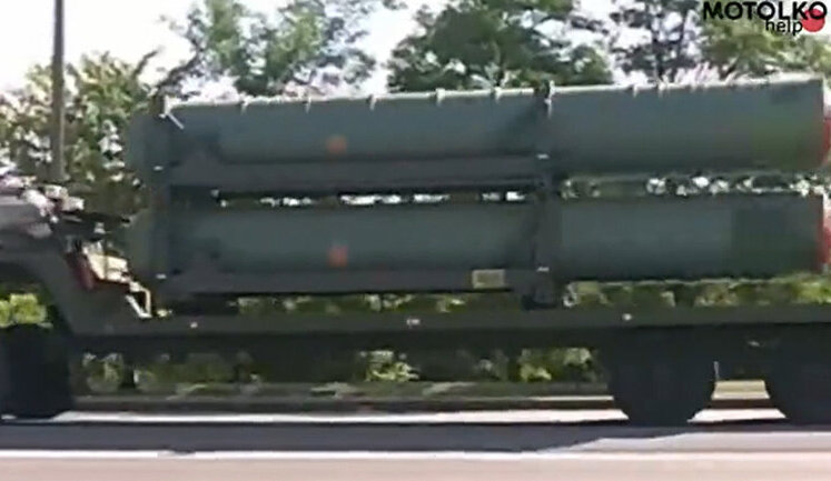Росіяни привезли в Білорусь нові ЗРК "С-300". ВIДЕО