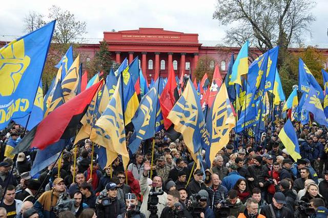 Националисты провели в Киеве Марш Славы Героев 01