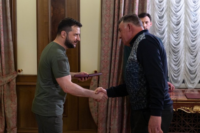 Зеленский наградил работников ЧАЭС, обеспечивавших безопасность станции в условиях оккупации рашистами 01