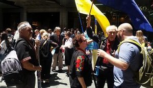 Украинцы в Сиднее вышли на акцию против агрессии РФ "Stop putin's War In Ukraine". ФОТОрепортаж