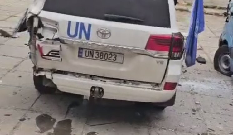 Рашисти вдарили по Херсону: загинула жінка, пошкоджено авто гуманітарної місії ООН. ВIДЕО